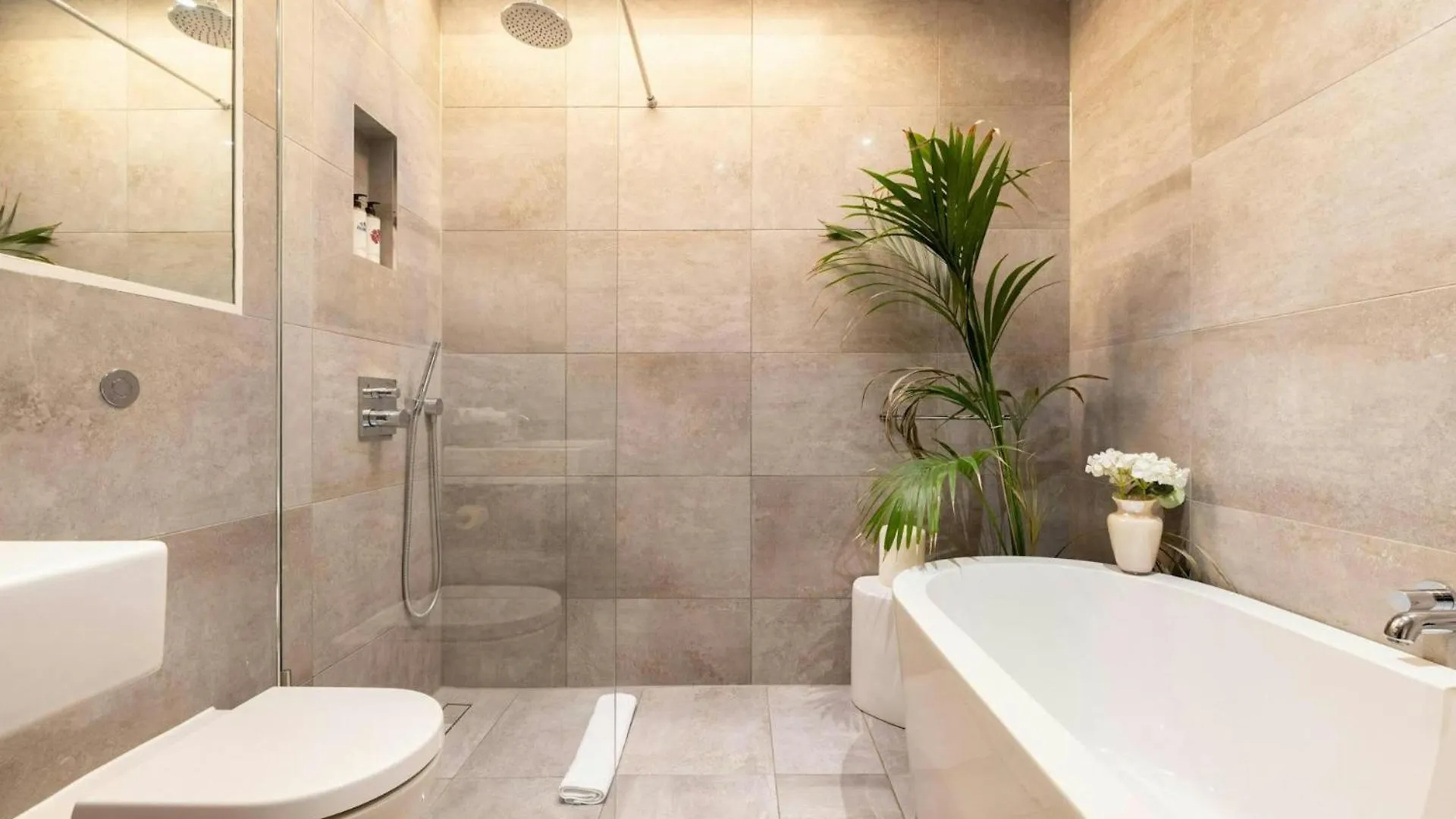Reflejo Bcn - Apartamentos De Lujo Inspirados En El Estilo Barcellona 0*,  Spagna